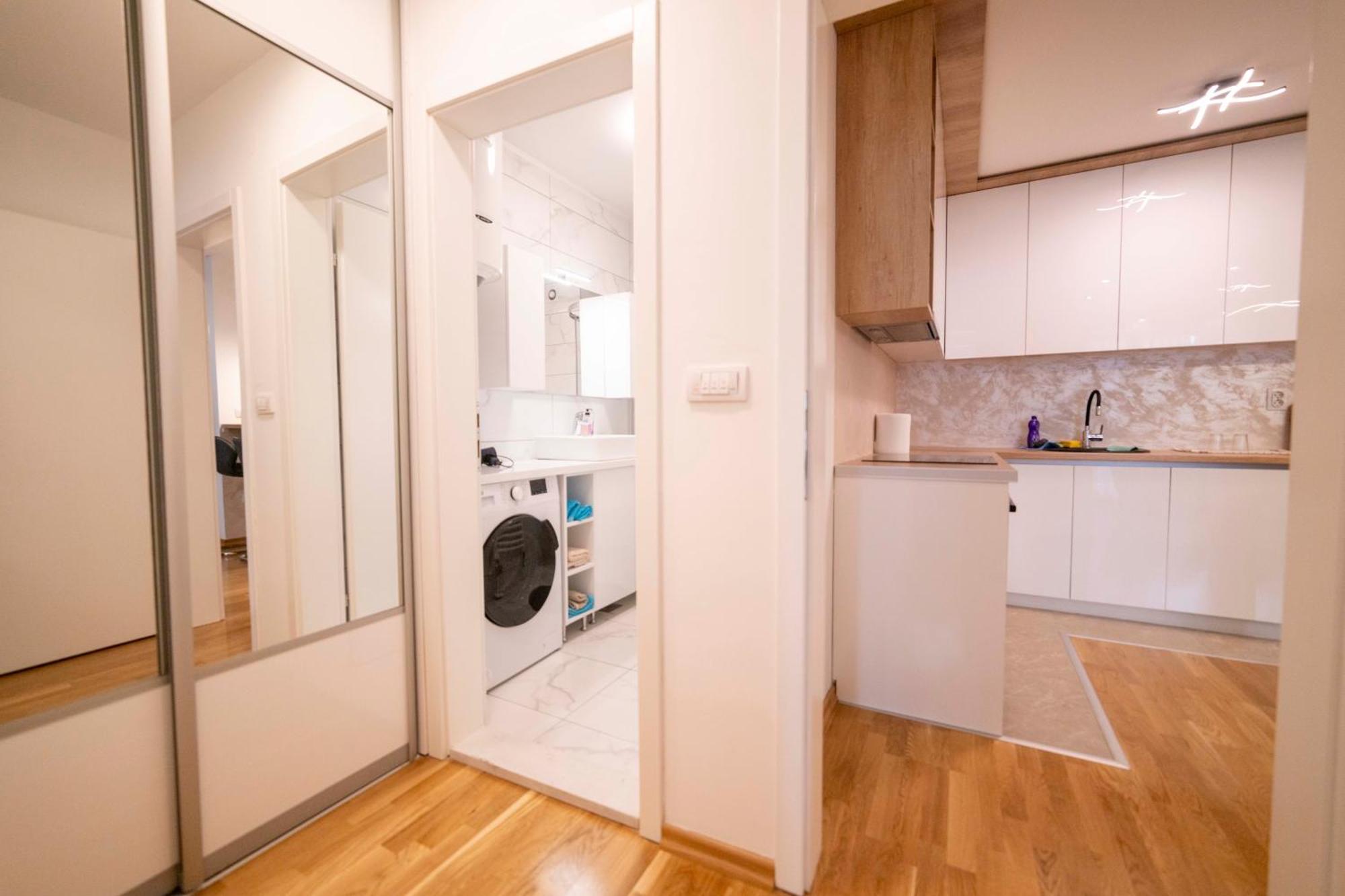Apartment 5 Star Lukavica ภายนอก รูปภาพ